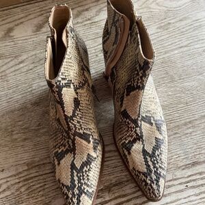 Sam Edelman Walden booties